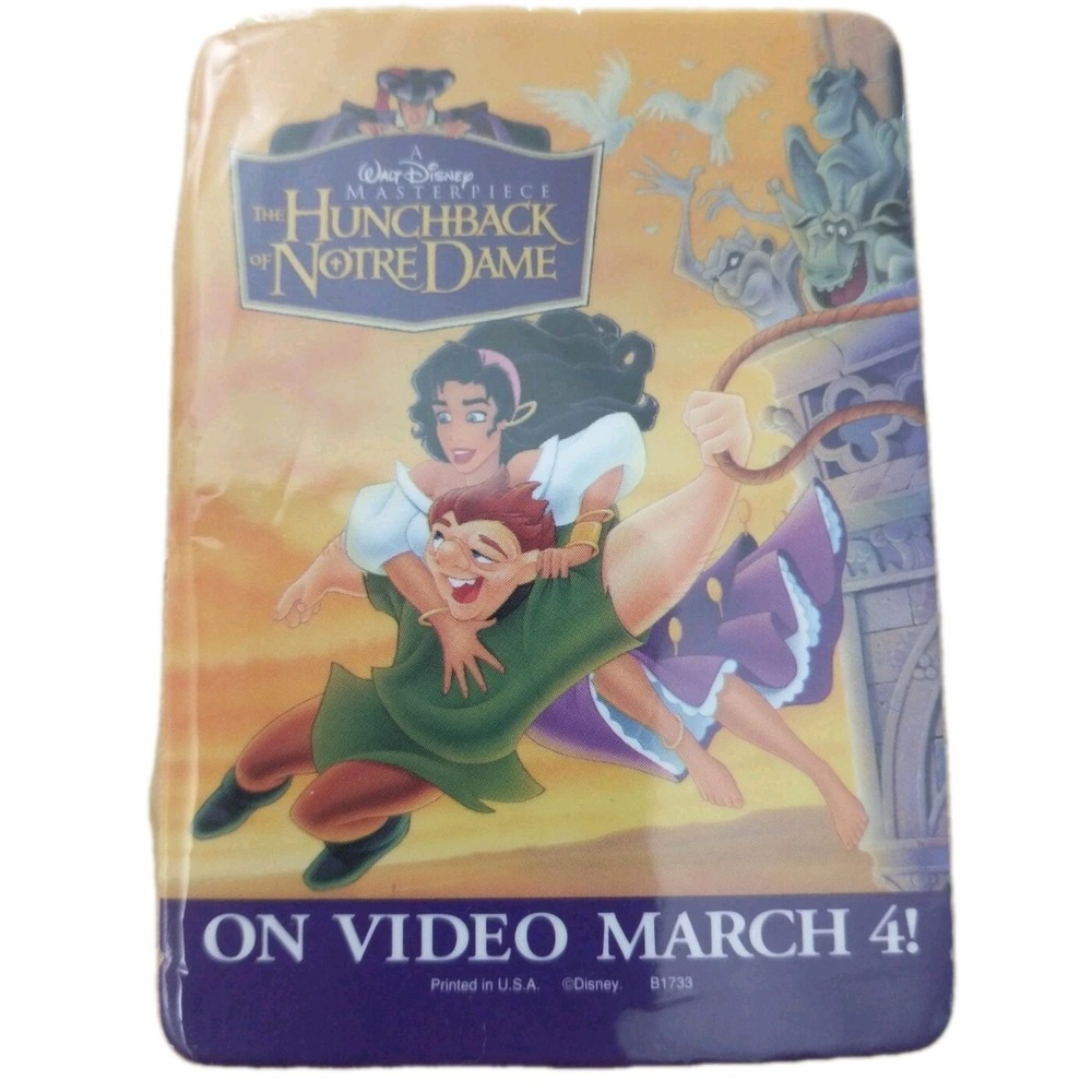 Disney Hunchback of Notre Dame Video Promo Badge Button Pin B1733 Cardboard